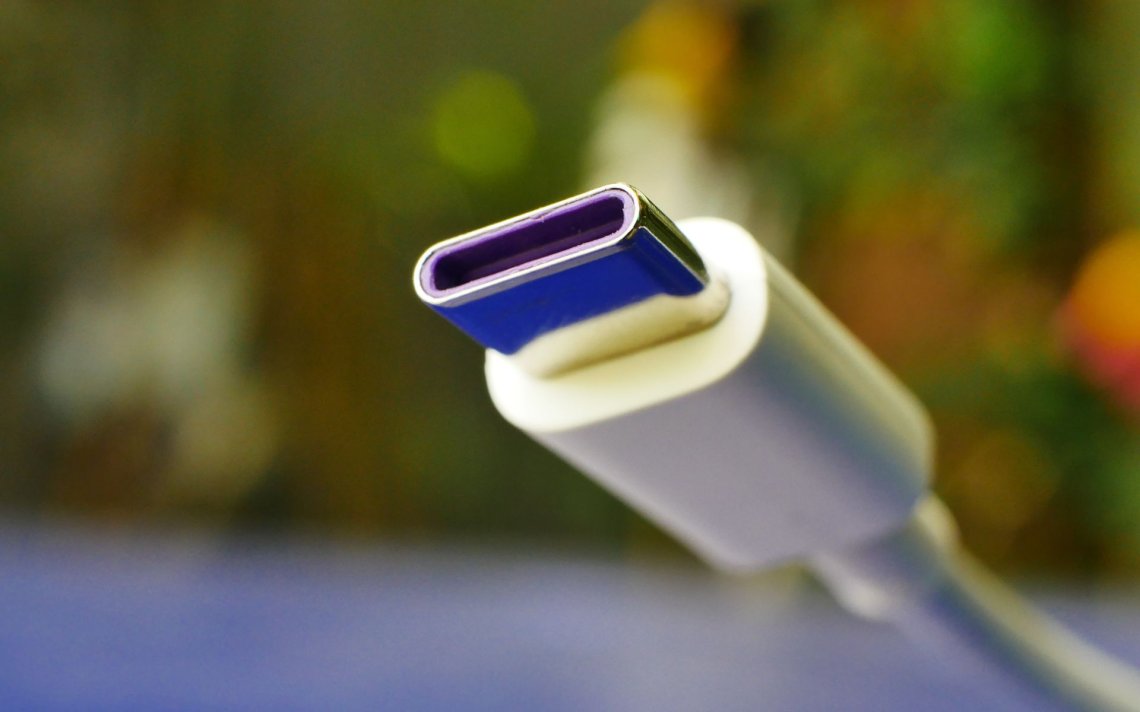 Hvit ladekabel USB-C