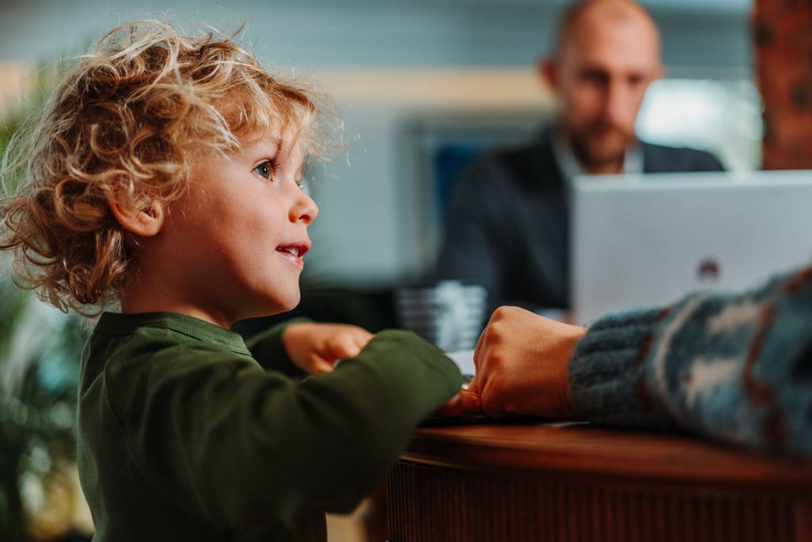Bilde av hjemmekontor med barn
